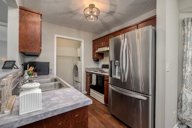 THIS KITCHEN AND SEPARATE LAUNDRY ROOM HAS EVERYTHING YOU NEEED!