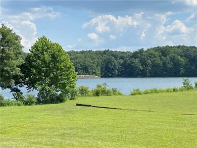 196 Iroquois St, Struthers, OH 44471 - photo 6