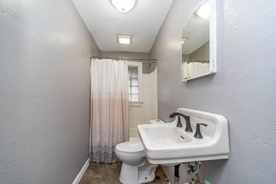 121 Academy St (11 of 11)