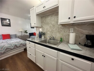 2125 Elm Ave unit 2, Las Vegas, NV 89101 - photo 7