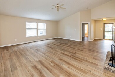 12283 Chiseled Stone Dr, Fishers, IN 46037 - photo 6