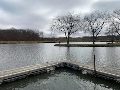 2 blocks from the lake