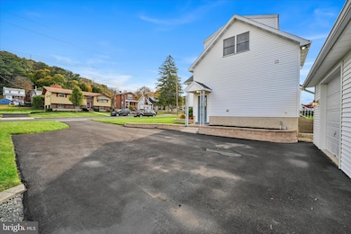 1915 King St, Reading, PA 19605 - photo 3