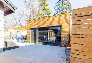 1357 Cummins Pkwy, Des Moines, IA 50311 - photo 2