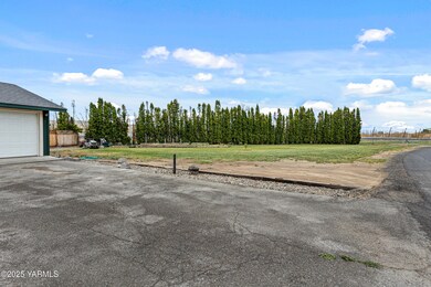 230 Blossom Dr_04