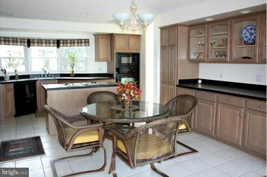 8465 Meadow Ln, Pasadena, MD 21122 - photo 6