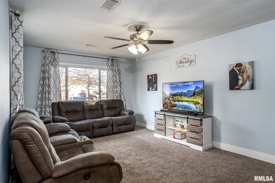 1833 W Kimberly Rd, Davenport, IA 52806 - photo 3