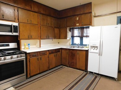 704 E 4th St N, Newton, IA 50208 - photo 2