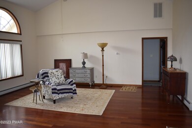 405 Forest Dr, Lords Valley, PA 18428 - photo 4