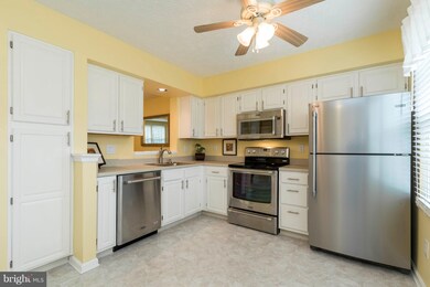 13343 Burkitts Rd, Fairfax, VA 22033 - photo 3