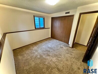 2503 W 3rd St, Sioux Falls, SD 57104 - photo 5