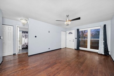 3056 Kingston Ct, Streamwood, IL 60107 - photo 5