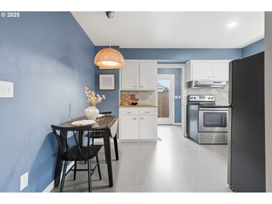 8502 N Hamlin Ave, Portland, OR 97217 - photo 6