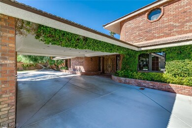 The porte cochère gives shade right beyond th