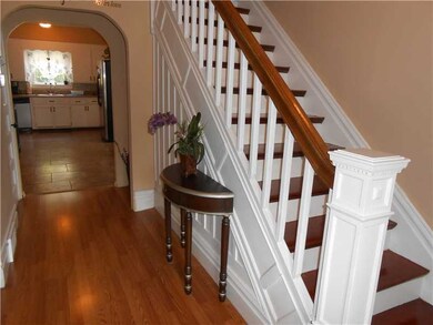 Entry/Foyer.