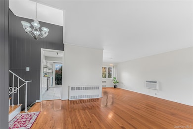 2 Deer Path Ln, Syosset, NY 11791 - photo 2