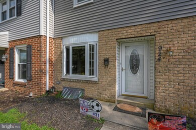 924 E Oak St, Palmyra, PA 17078 - photo 2