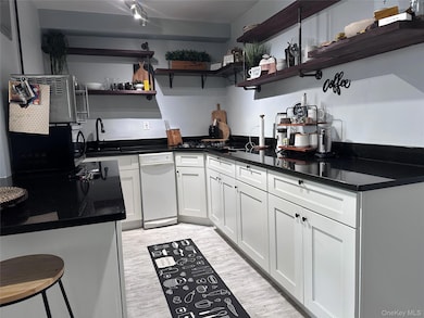 Country Club Manor unit 2F, Freeport, NY 11520 - photo 4