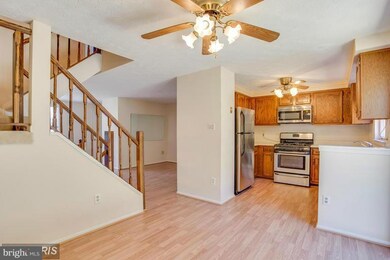 7482 Wounded Knee Rd, Lorton, VA 22079 - photo 4