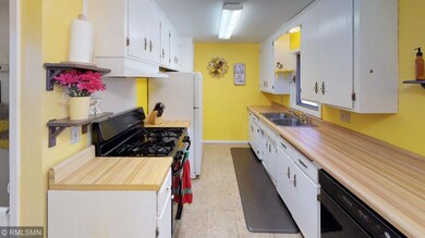 Lots of counter space PLUS a eat in bar area