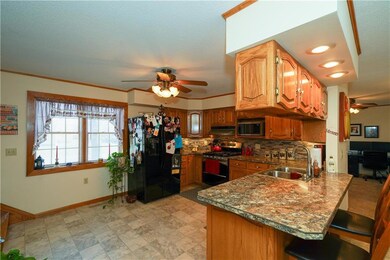 709 E 7th St N, Newton, IA 50208 - photo 7