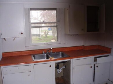 2410 Sullivant kitchen