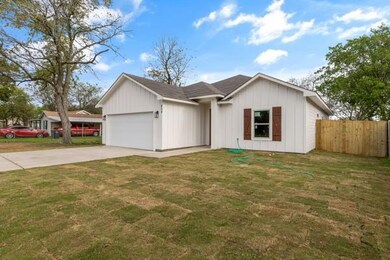 404 Erie St, Cleburne, TX 76031 - photo 3