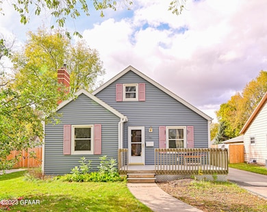 716 S 9th St, Grand Forks, ND 58201 - photo 2