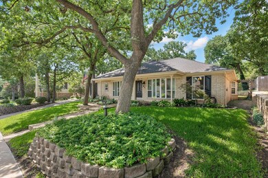 820 Saddlebrook Dr S, Bedford, TX 76021 - photo 2