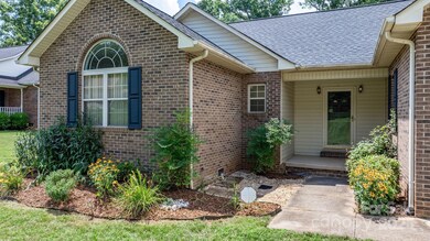 5473 Twelve Oak Ln, Conover, NC 28613 - photo 3