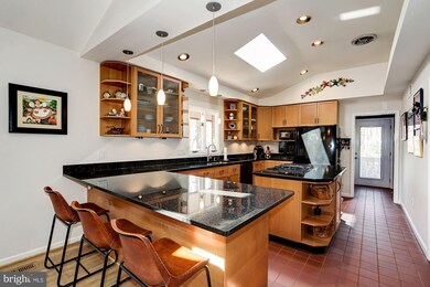 5322 Black Oak Dr, Fairfax, VA 22032 - photo 4