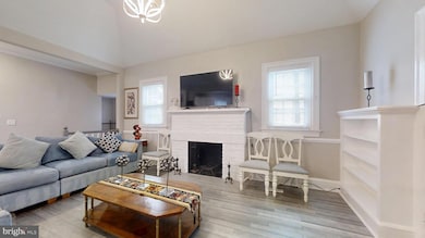 9207 Colesville Rd, Silver Spring, MD 20910 - photo 4