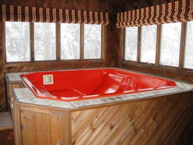 Swimming Pool/Hot Tub/Sauna. Very...