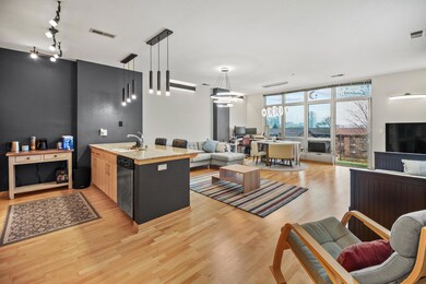 601 E Ogden Ave unit 405, Milwaukee, WI 53202 - photo 2