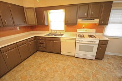 1018 65th St, Windsor Heights, IA 50324 - photo 6