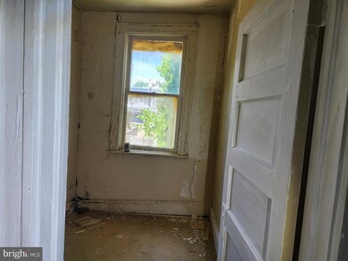 1604 Carswell St, Baltimore, MD 21218 - photo 6