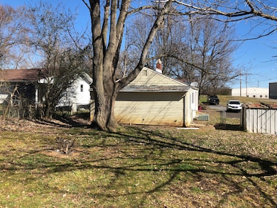 303 Roosevelt St, Johnson City, TN 37601 - photo 4