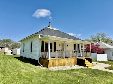 408 E 1st St, Oglesby, IL 61348 - photo 3