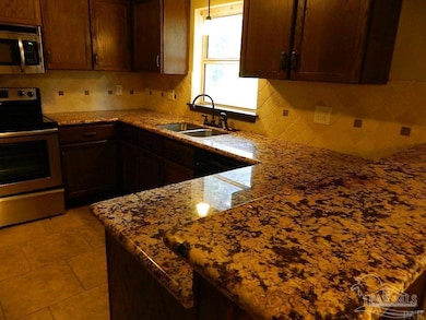 212 Charleston Dr, Pensacola, FL 32534 - photo 5