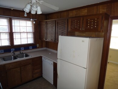 800 Smallwood Dr, Jacksonville, NC 28540 - photo 6