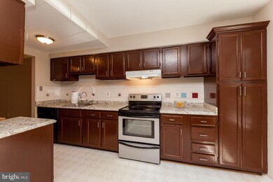 6413 Old Scotts Ct, Springfield, VA 22152 - photo 5