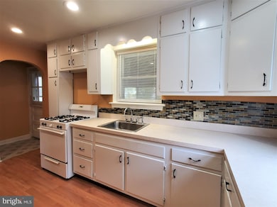 2708 West Ave, District Heights, MD 20747 - photo 3