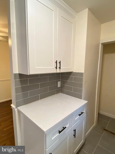 2261 Sweetbriar Dr, Alexandria, VA 22307 - photo 5