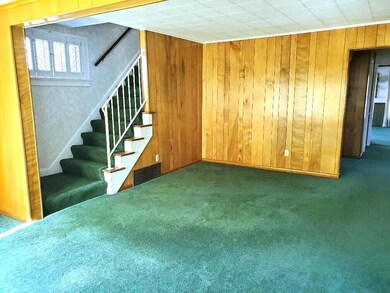 764 livingrm2 1