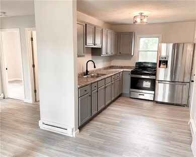 2303 S 8th Ave E, Newton, IA 50208 - photo 2