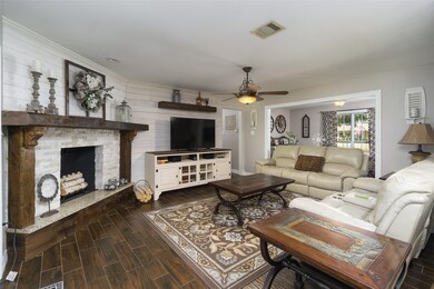 15919 Candy Cane Ln, Alvin, TX 77511 - photo 7