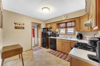 236 N Dwiggins St, Griffith, IN 46319 - photo 3