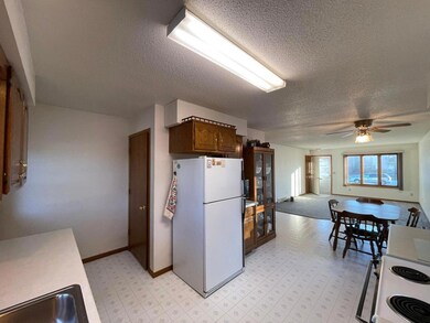 512 S 4th St, La Crescent, MN 55947 - photo 3