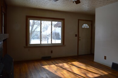 Bright front window in the LR