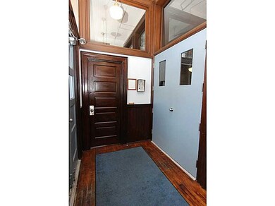 Entry/Foyer.
